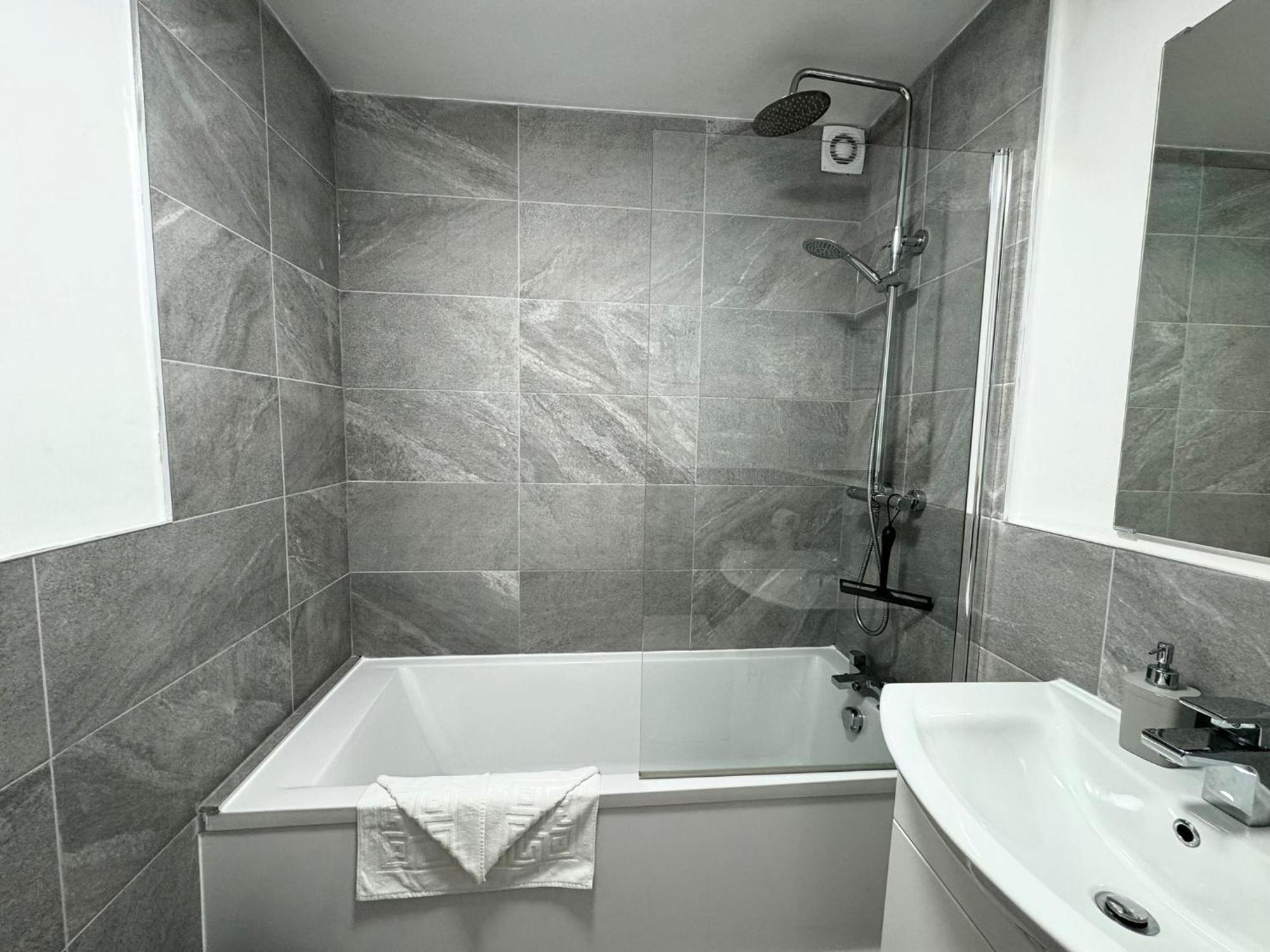 The Alnham, Large 3 Bed Apartment, Close To The City 泰恩河畔纽卡斯尔 外观 照片